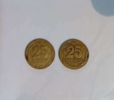 25 копеек 1992 год Украина. Толстая и тонкая чеканка.
Состояние среднее.
Цена . . фото 2