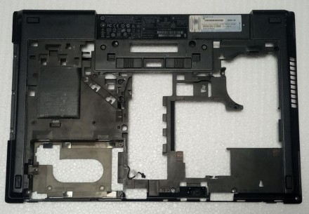 Нижня частина корпуса (поддон) з ноутбука HP EliteBook 8560p 641182-001 грж5-40
. . фото 2
