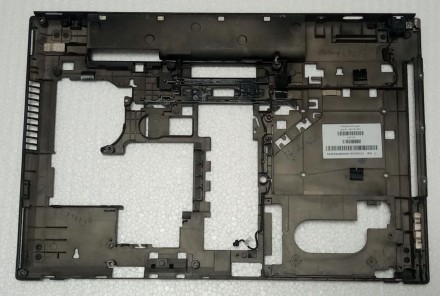Нижня частина корпуса (поддон) з ноутбука HP EliteBook 8560p 641182-001 грж5-40
. . фото 3