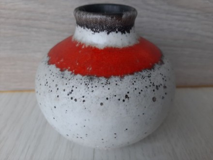 Белая керамическая ваза (Винтаж, Германия)

Высота 10 см
Ширина 11 см

Пред. . фото 2