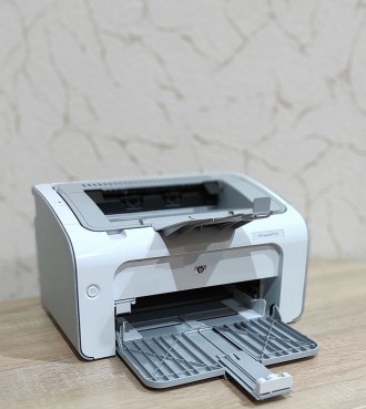 В продаже лазерный порошковый принтер Hewlett-Packard LaserJet P1102 белого цвет. . фото 2