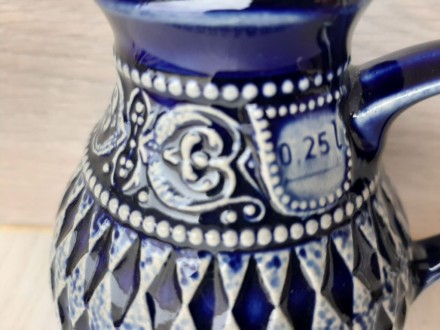 Керамический кувшинчик синий с узорами (Винтаж, Германия)

Высота 11,5 см

П. . фото 11