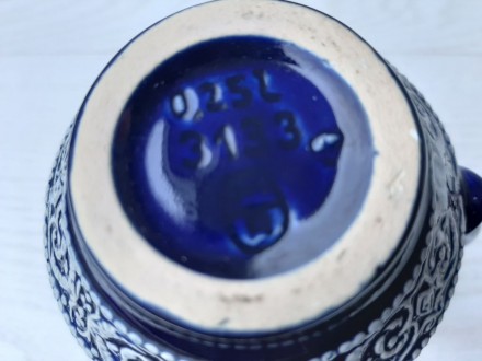 Керамический кувшинчик синий с узорами (Винтаж, Германия)

Высота 11,5 см

П. . фото 10