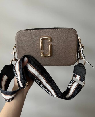 Сумка с широким ремнем через плечо
сумка кроссбоди брендова Marc Jacobs The Sna. . фото 7