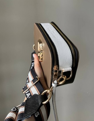 Сумка с широким ремнем через плечо
сумка кроссбоди брендова Marc Jacobs The Sna. . фото 5