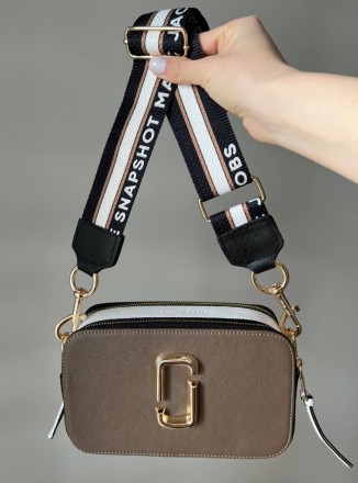 Сумка с широким ремнем через плечо
сумка кроссбоди брендова Marc Jacobs The Sna. . фото 4