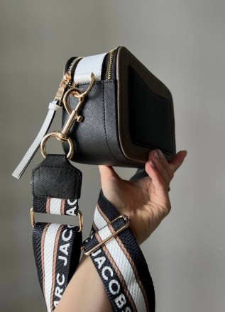 Сумка с широким ремнем через плечо
сумка кроссбоди брендова Marc Jacobs The Sna. . фото 6