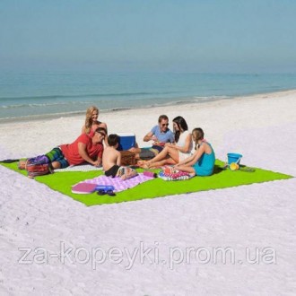 Уникальное многослойное покрывало Sand Free Mat, способное выталкивать песок и ч. . фото 5