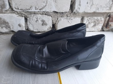 Мужские кожаные туфли s.Oliver (Германия)

Размер 41
Длина подошвы по изгибу . . фото 2