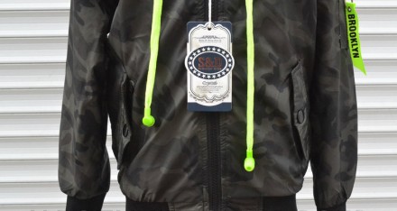 
Утеплена , Куртка -бомбер для хлопчиків,врізні кишені на замочку
Капюшон з наву. . фото 6