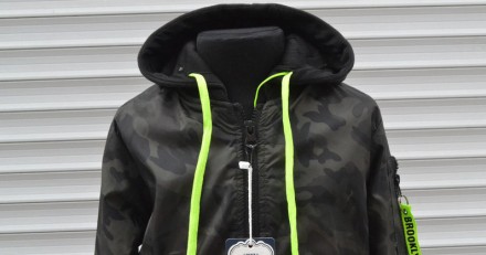 
Утеплена , Куртка -бомбер для хлопчиків,врізні кишені на замочку
Капюшон з наву. . фото 5