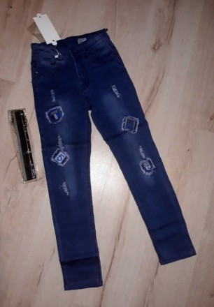 
Брюки из джинса для мальчиков от фирмы Taurus. Модель стильная, украшена латкам. . фото 2