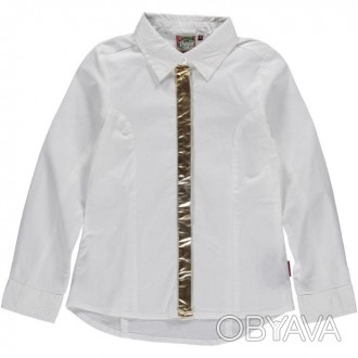 Белая аккуратная блуза с полосой золотистого цвета спереди. Ткань блузки имеет г. . фото 1
