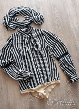 Стильная, черно- белая полосатая рубашка боди, блуза. с шарфом
Застегивается на . . фото 1