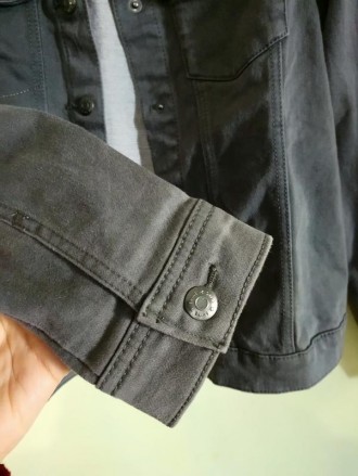 Классическая куртка тип застежки-на кнопках ,отложной воротник,спереди два функц. . фото 5