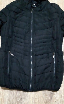 Легка і тонка куртка демісезон , Німеччина розмір М
Колір темно-синій
виміри на . . фото 5