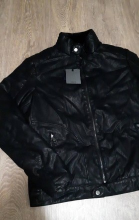 Стильная качественная итальянская куртка от бренда Sorbino
Спереди 2 кармана на . . фото 3