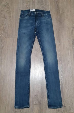 Стрейчевые джинсы Фирма Levis . 
Размер 23 - длинна 100 см, шаговый 77 см, пояс . . фото 2