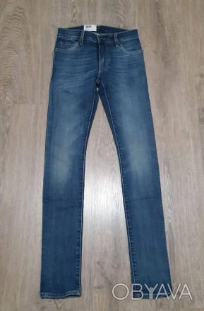 Стрейчевые джинсы Фирма Levis . 
Размер 23 - длинна 100 см, шаговый 77 см, пояс . . фото 1