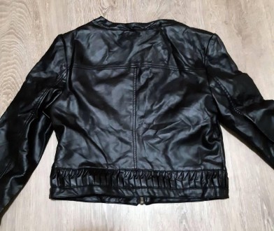 Чёрная куртка косуха укороченная+ эко кожа р S-М
	р S Замеры: плечи 40 см, рукав. . фото 3