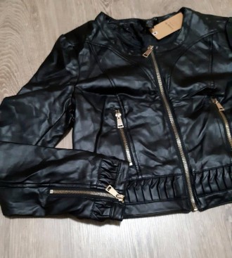Чёрная куртка косуха укороченная+ эко кожа р S-М
	р S Замеры: плечи 40 см, рукав. . фото 4