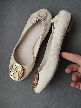 Мягусенькі шкіряні туфлі човники балетки від вишуканого люксового бренду Tory Bu. . фото 9