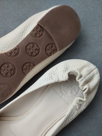 Мягусенькі шкіряні туфлі човники балетки від вишуканого люксового бренду Tory Bu. . фото 10