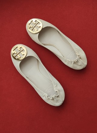 Мягусенькі шкіряні туфлі човники балетки від вишуканого люксового бренду Tory Bu. . фото 7