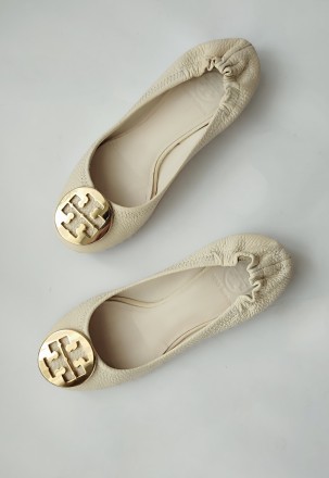 Мягусенькі шкіряні туфлі човники балетки від вишуканого люксового бренду Tory Bu. . фото 6