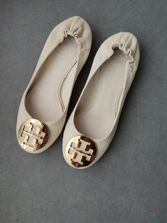Мягусенькі шкіряні туфлі човники балетки від вишуканого люксового бренду Tory Bu. . фото 11