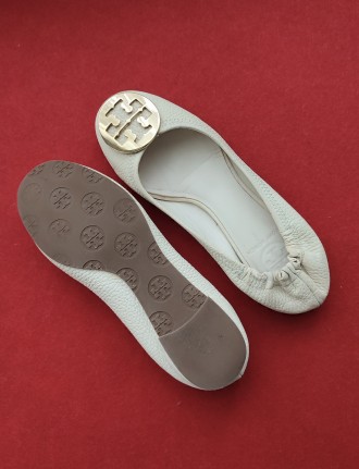 Мягусенькі шкіряні туфлі човники балетки від вишуканого люксового бренду Tory Bu. . фото 8
