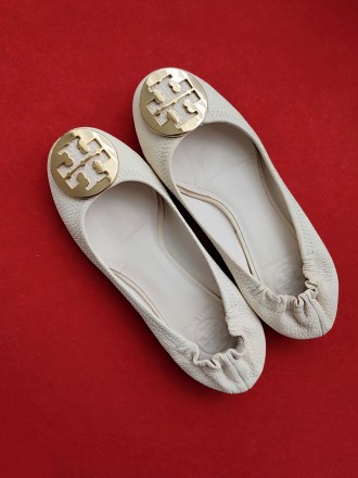 Мягусенькі шкіряні туфлі човники балетки від вишуканого люксового бренду Tory Bu. . фото 3