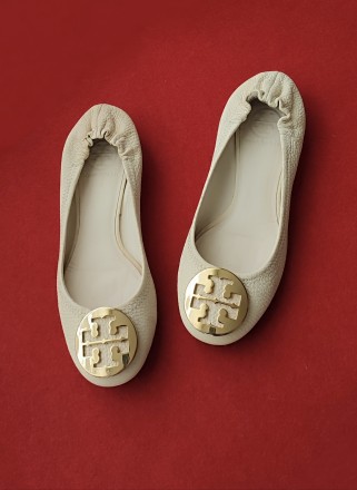 Мягусенькі шкіряні туфлі човники балетки від вишуканого люксового бренду Tory Bu. . фото 2