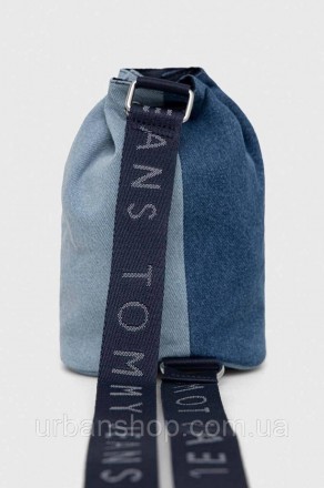 Маленька сумка фасону мішок із колекції Tommy Jeans. Застібна модель виготовлена. . фото 4