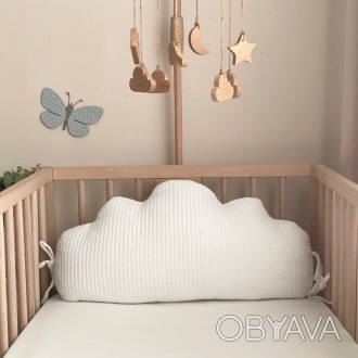 Красива й оригінальна подушечка у формі хмари для дитячого ліжечка.
Прати рекоме. . фото 1