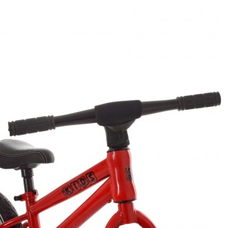 Яркий велобег оборудован удобным сиденьем, большими колесами и крепкой рамой, чт. . фото 3
