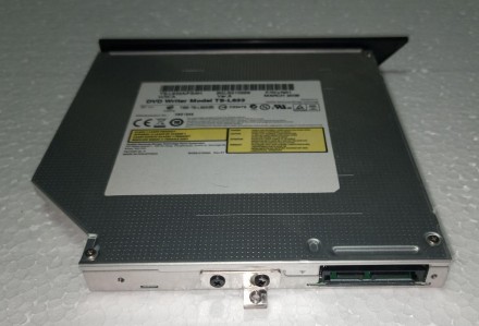 DVD-RW привод з ноутбука Fujitsu Amilo Li3910 TS-L633

Стан гарний. Без пошкод. . фото 3