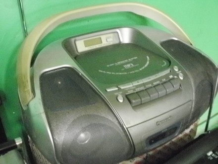 Терміново до продажу магнітофон(магнітолу) Панасонік з касетою диском та ФМ прий. . фото 2
