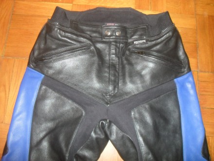 Есть также ещё несколько хороших кожаных и текстильных мотокурток и брюк с миним. . фото 5