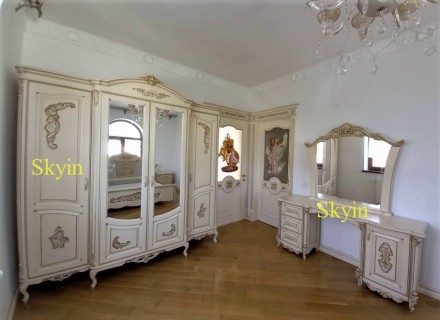 Пропонуємо біле із золотом шикарне ексклюзивне ліжко Кармелія в стилі Бароко.

. . фото 11