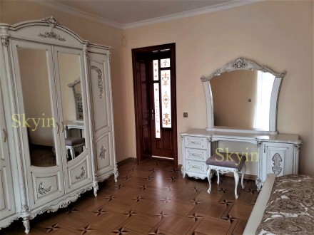 Пропонуємо біле із золотом шикарне ексклюзивне ліжко Кармелія в стилі Бароко.

. . фото 12