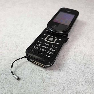 Телефон с поворотным корпусом, экран 2", разрешение 320x240, камера 2 МП, память. . фото 3
