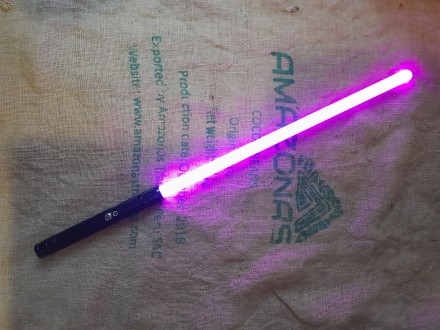 Световой меч джедая меняет 14 цветов с зарядкой от USB.

Один из самых классны. . фото 6