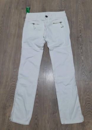 Женские джинсы белые Benneton
РАЗМЕР: eur 38. . Длина по боковому шву: 97 см, , . . фото 2