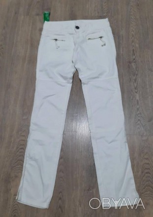 Женские джинсы белые Benneton
РАЗМЕР: eur 38. . Длина по боковому шву: 97 см, , . . фото 1