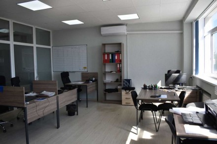 В оренду пропонуються офісні приміщення з кабінетною системою, що розташовані за. . фото 6