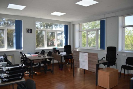 В оренду пропонуються офісні приміщення з кабінетною системою, що розташовані за. . фото 3