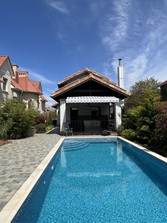 В продаже новый дом — аутентичная вилла с бассейном в южно-калифорнийском . . фото 3