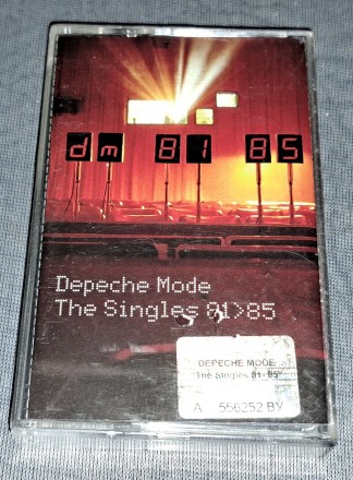 Продам Лицензионную Кассету Depeche Mode - The Singles 81-85
Состояние кассета/. . фото 2
