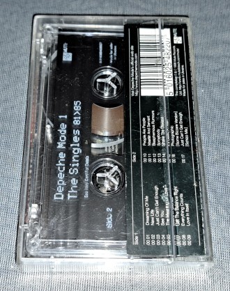 Продам Лицензионную Кассету Depeche Mode - The Singles 81-85
Состояние кассета/. . фото 3